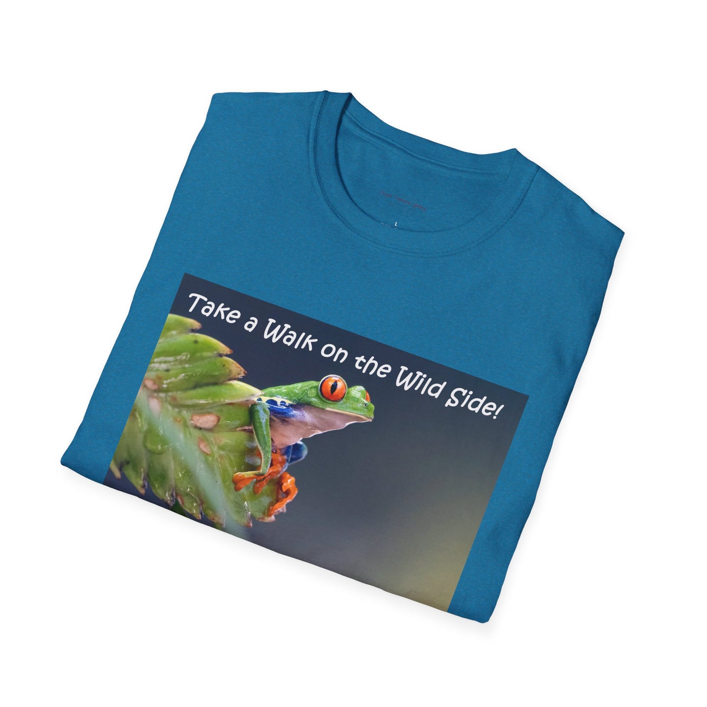 Costa Rican Red-eyed tree frog on a leaf - T-shirt