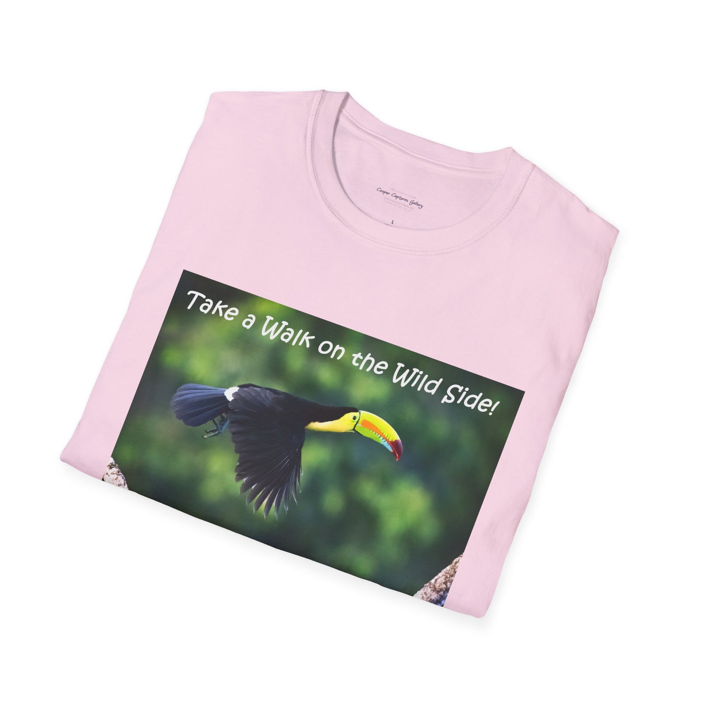 Costa Rican Keel-billed toucan in flight - T-shirt