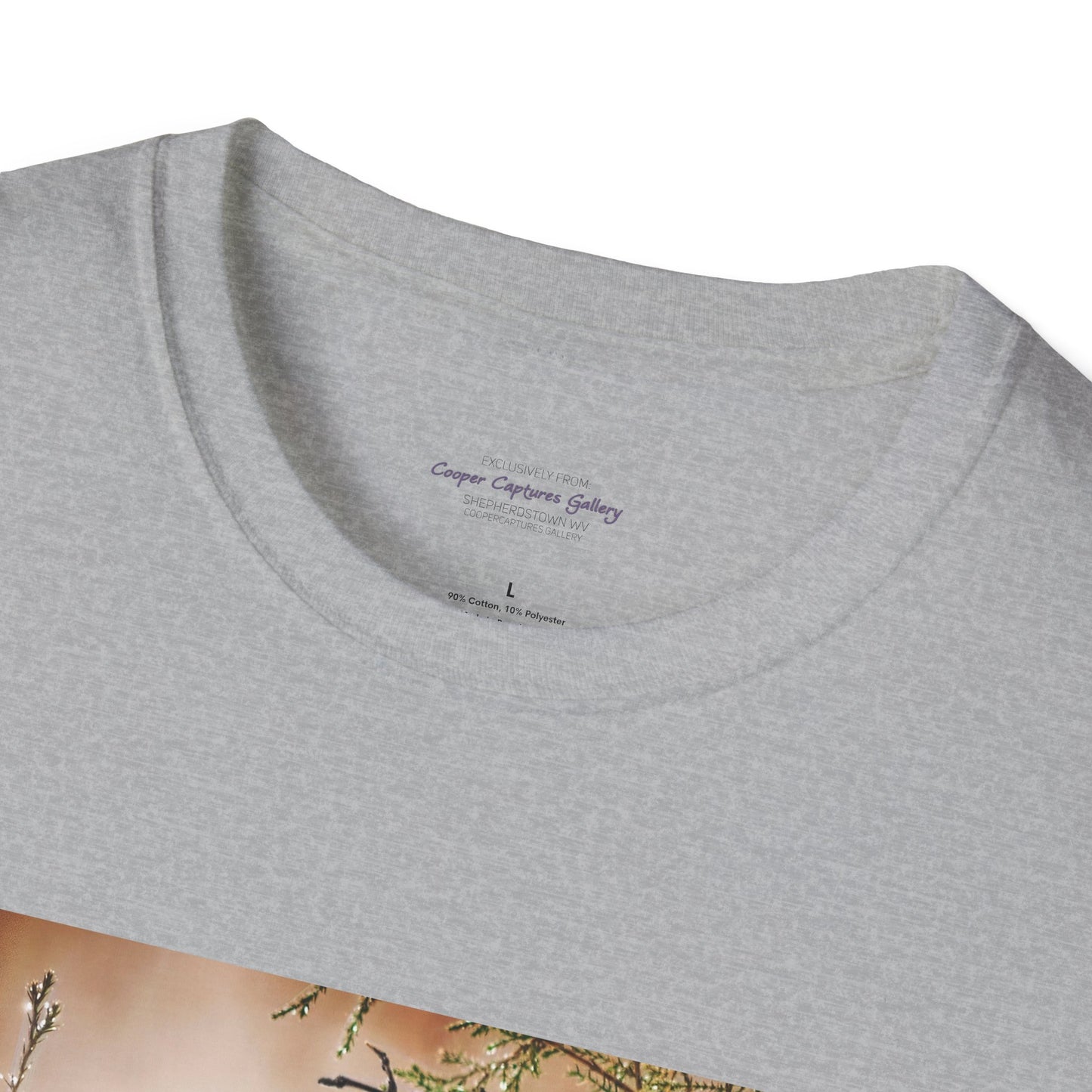 Sparrow sitting in an evergreen surrounded by snow - T-shirt