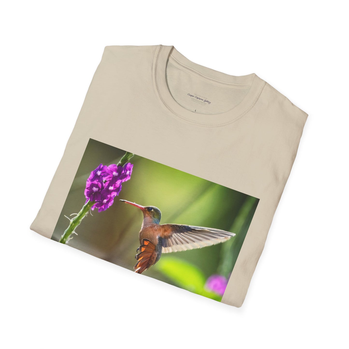 Costa Rican Rufous-tailed hummingbird in flight - T-shirt