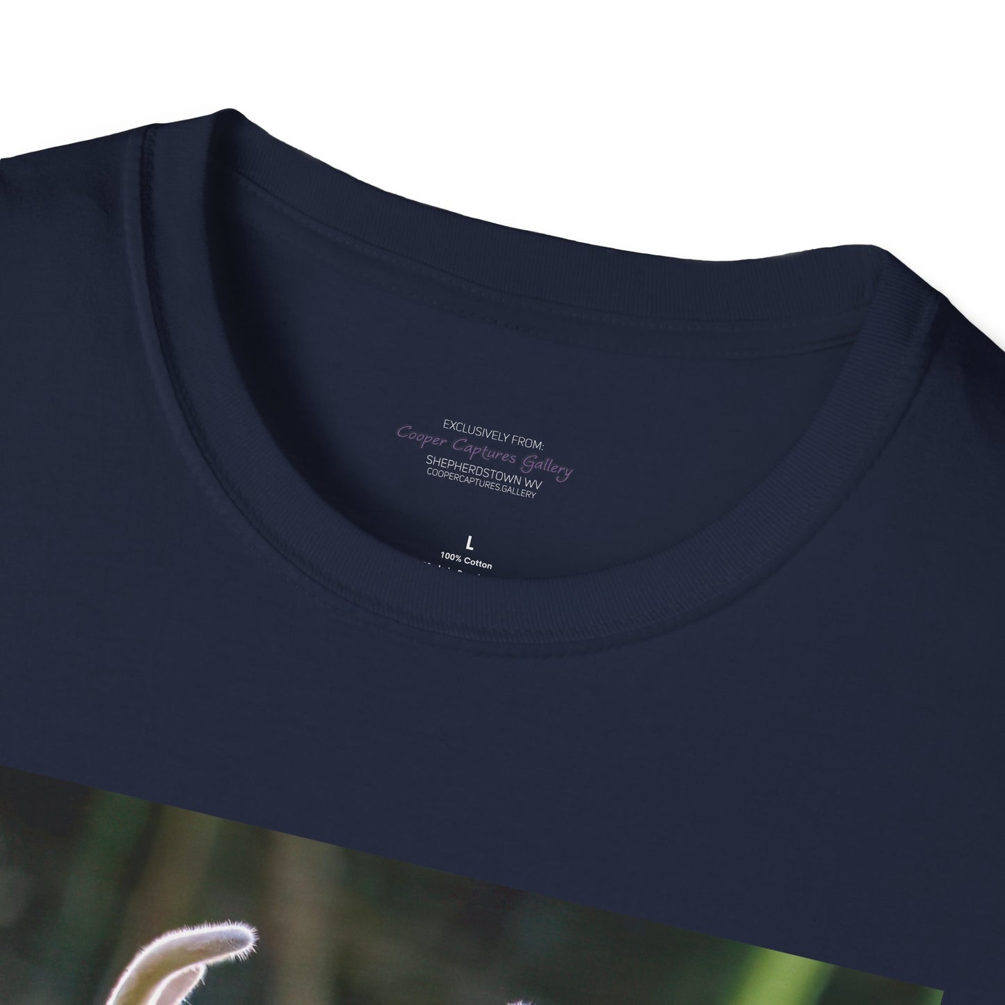 Funky-faced young deer buck - T-Shirt