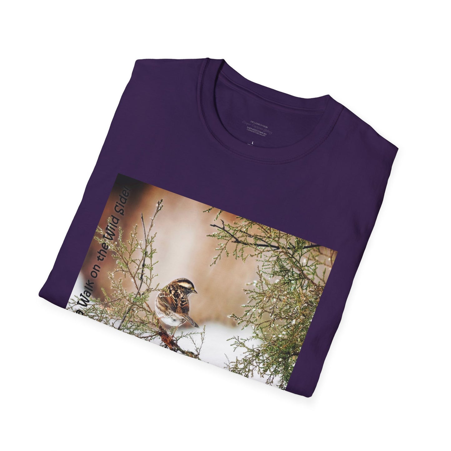 Sparrow sitting in an evergreen surrounded by snow - T-shirt