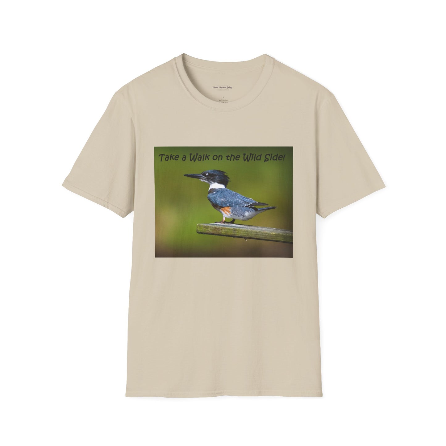 Noble Kingfisher sits watching for prey - T-shirt