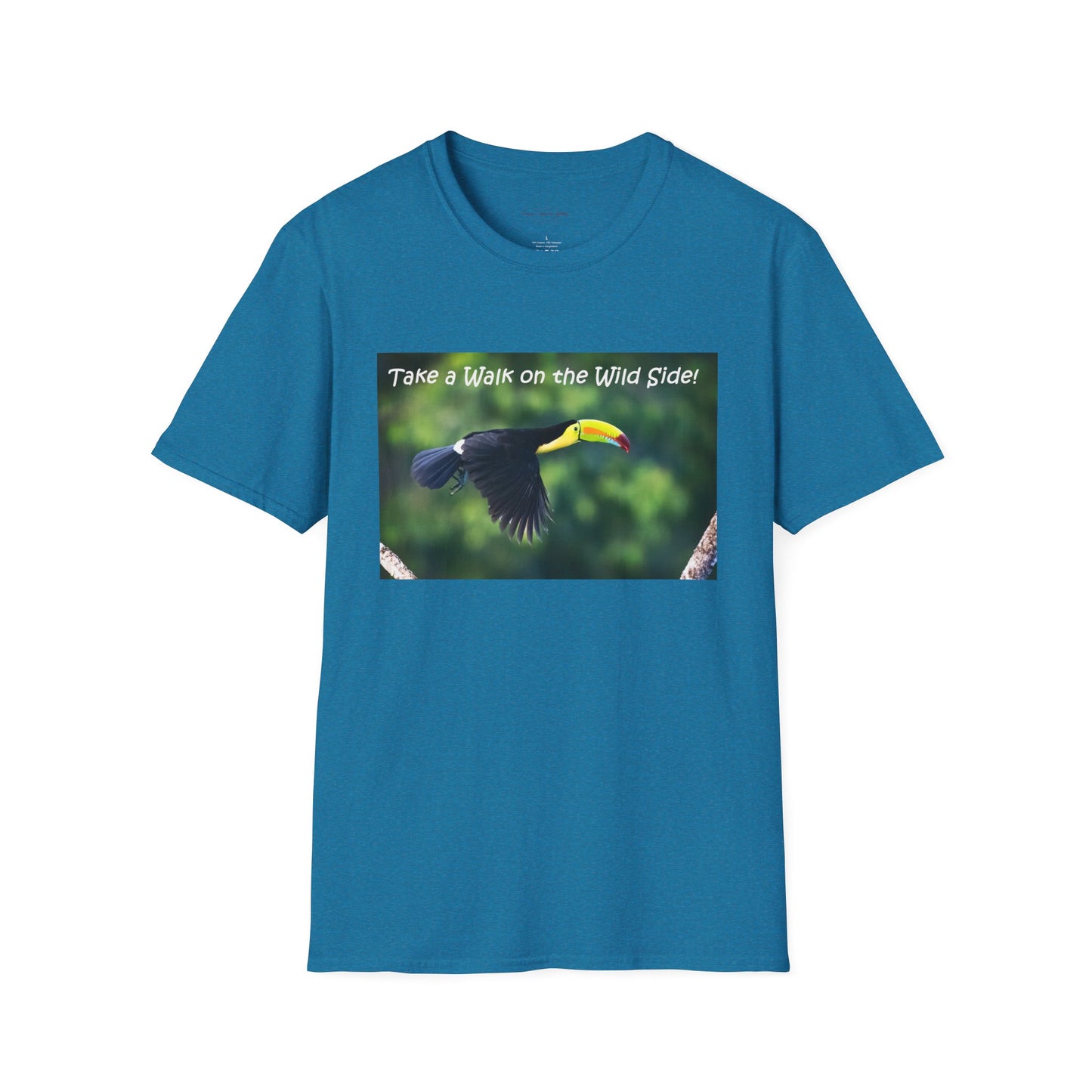 Costa Rican Keel-billed toucan in flight - T-shirt