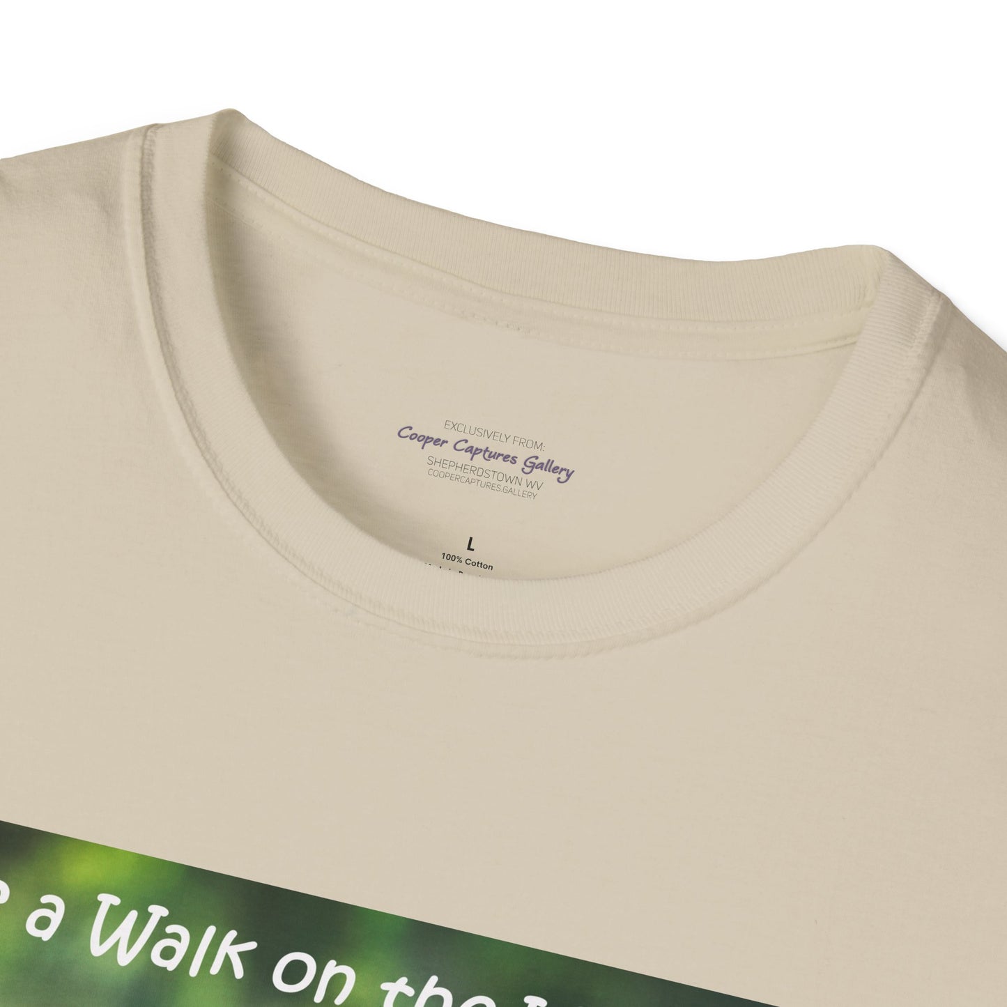 Costa Rican Keel-billed toucan in flight - T-shirt