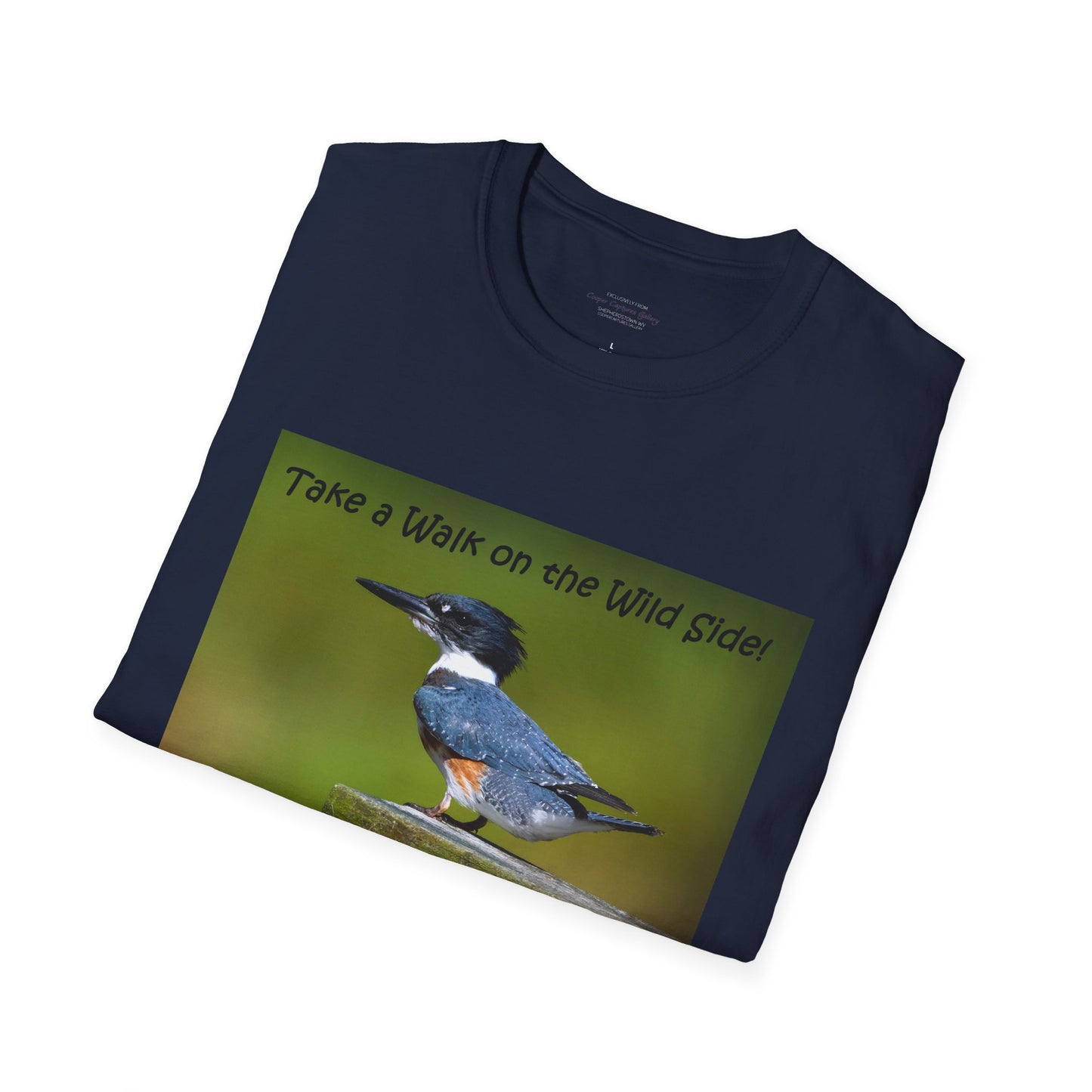 Noble Kingfisher sits watching for prey - T-shirt