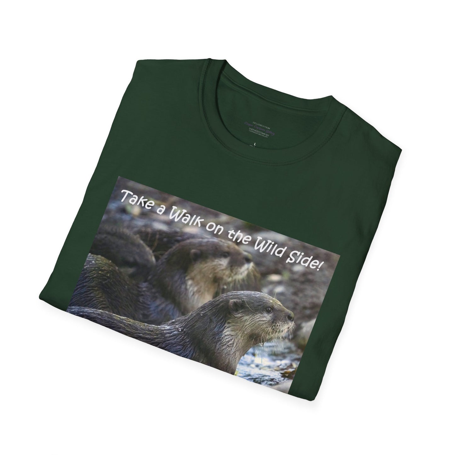 Curiously cute river otter - T-Shirt