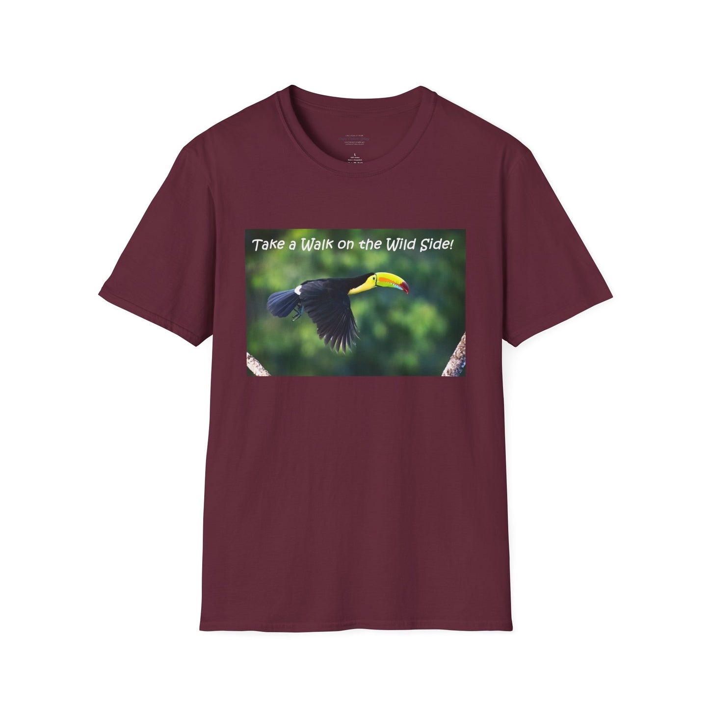 Costa Rican Keel-billed toucan in flight - T-shirt