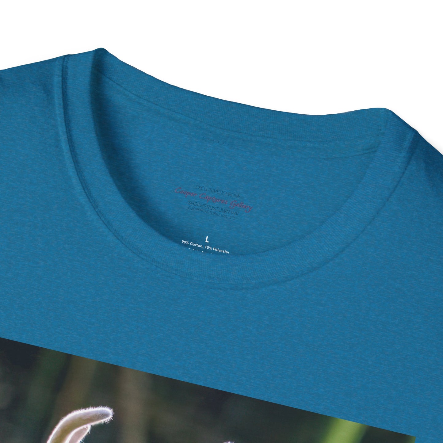 Funky-faced young deer buck - T-Shirt