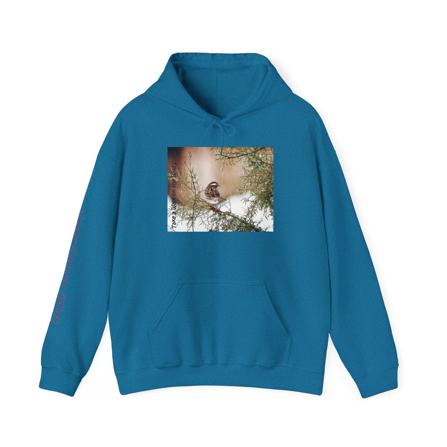 Sparrow in an evergreen with snow - Heavy Blend™ Hooded Sweatshirt