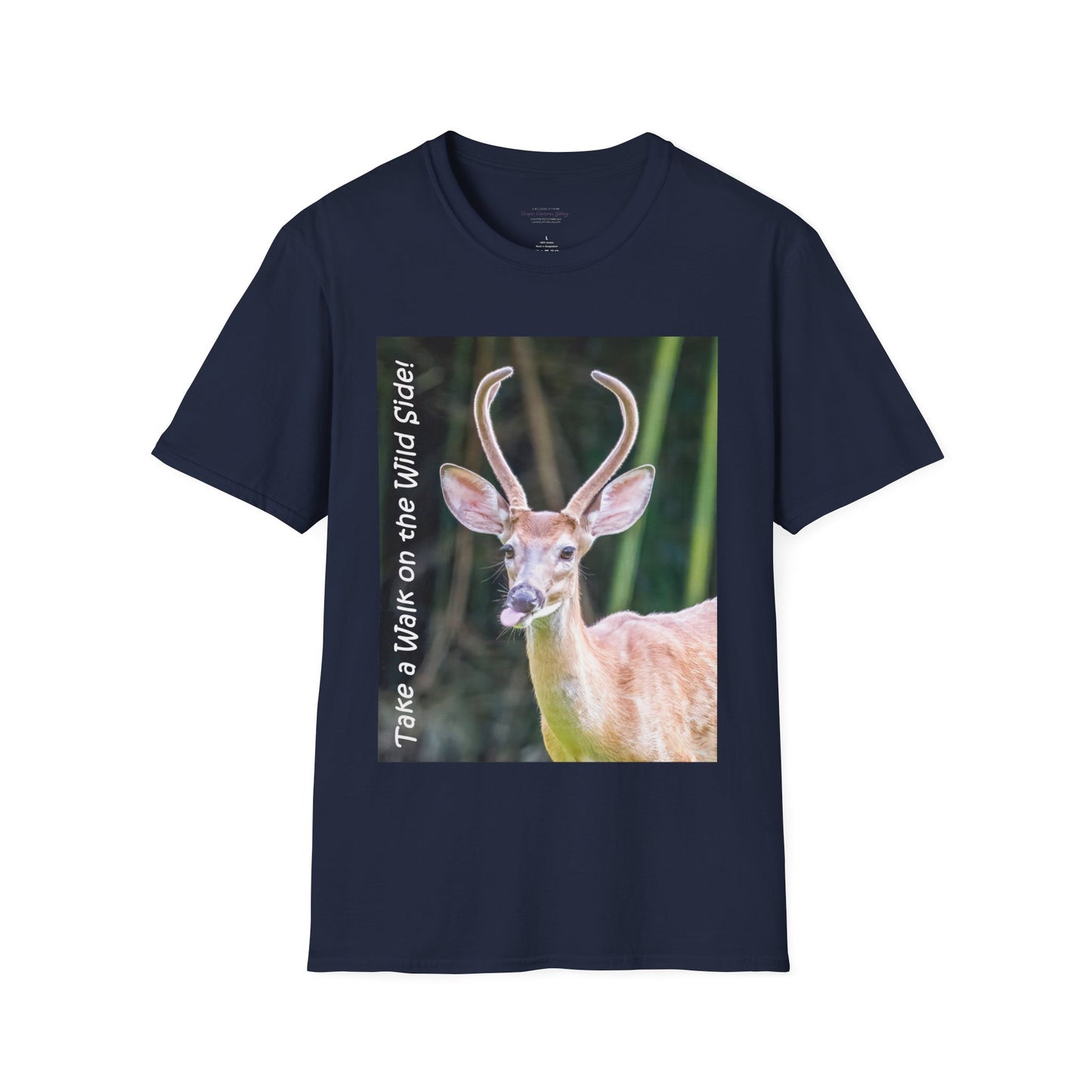 Funky-faced young deer buck - T-Shirt
