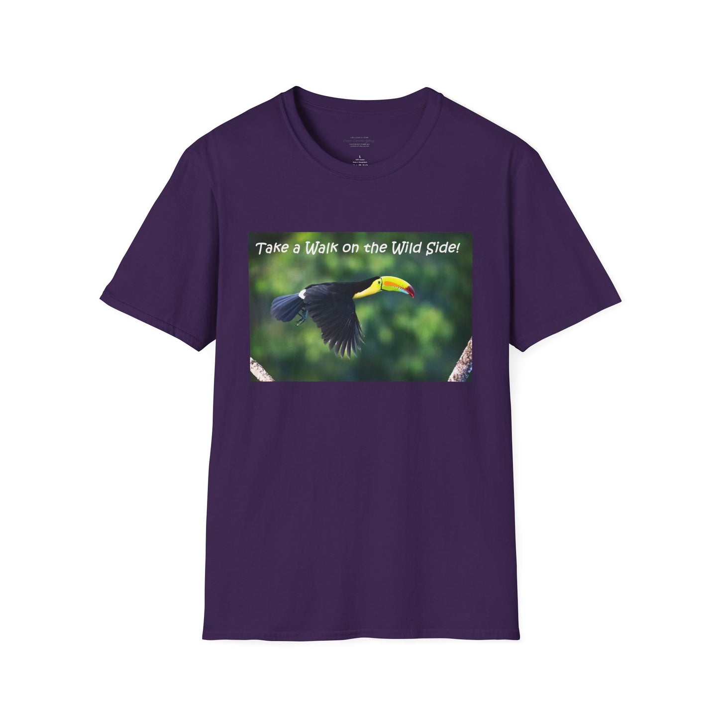 Costa Rican Keel-billed toucan in flight - T-shirt