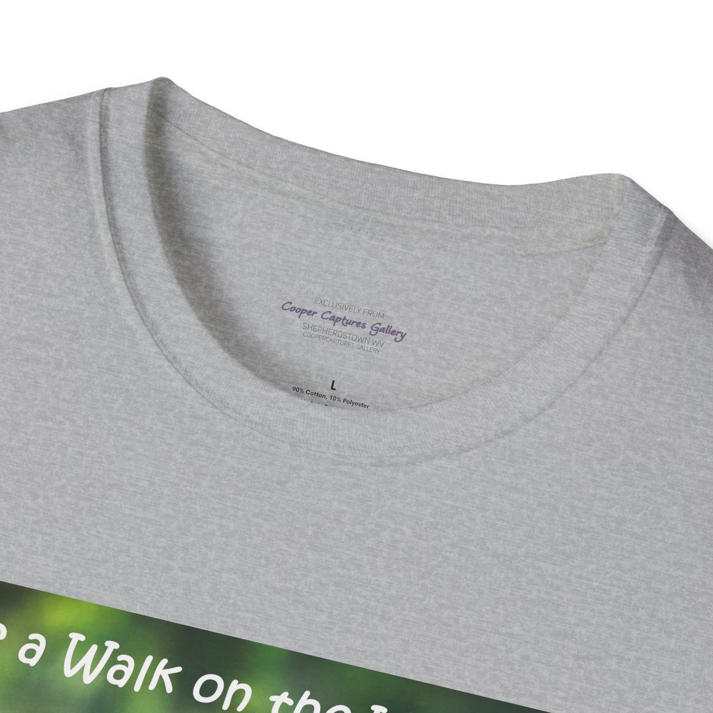 Costa Rican Keel-billed toucan in flight - T-shirt