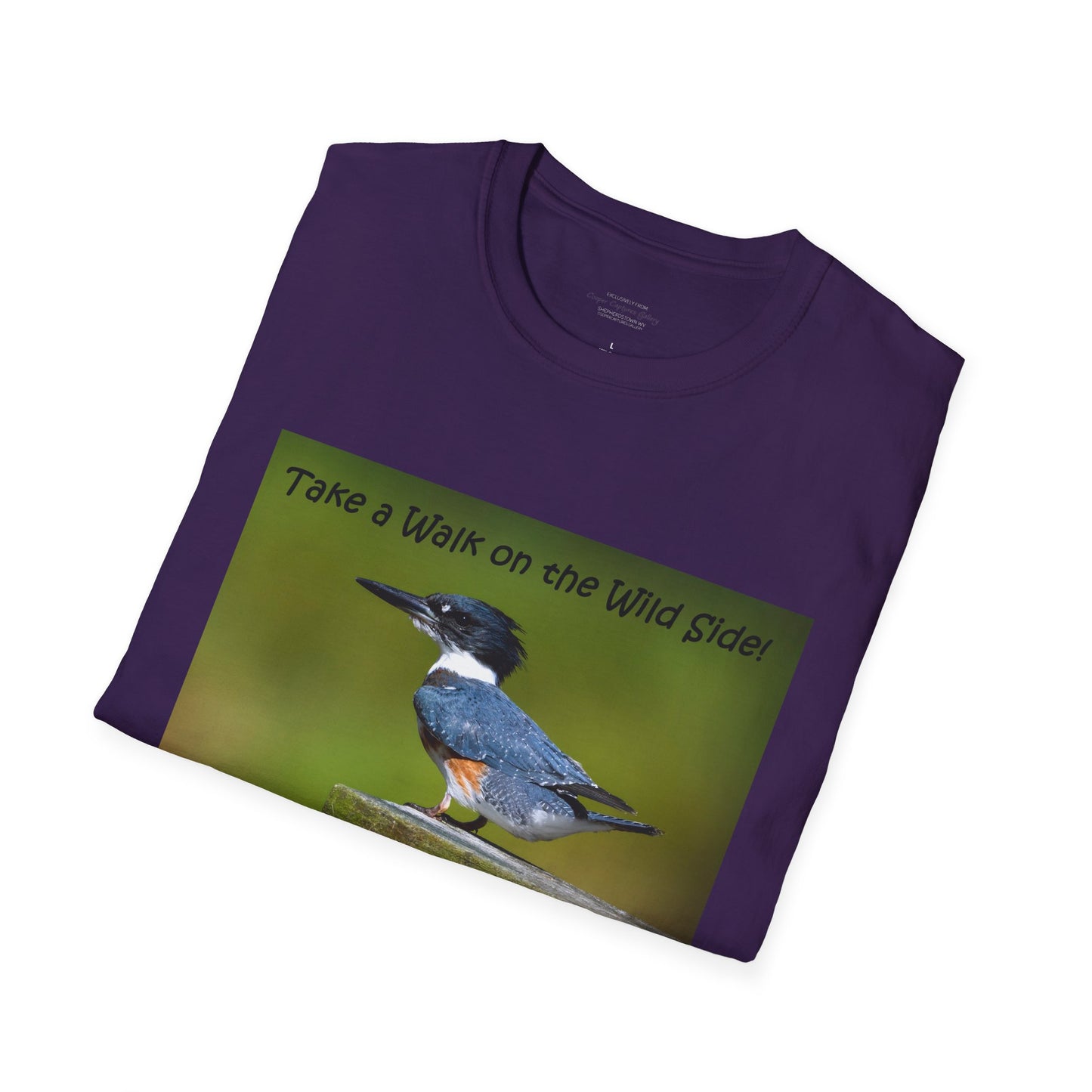 Noble Kingfisher sits watching for prey - T-shirt