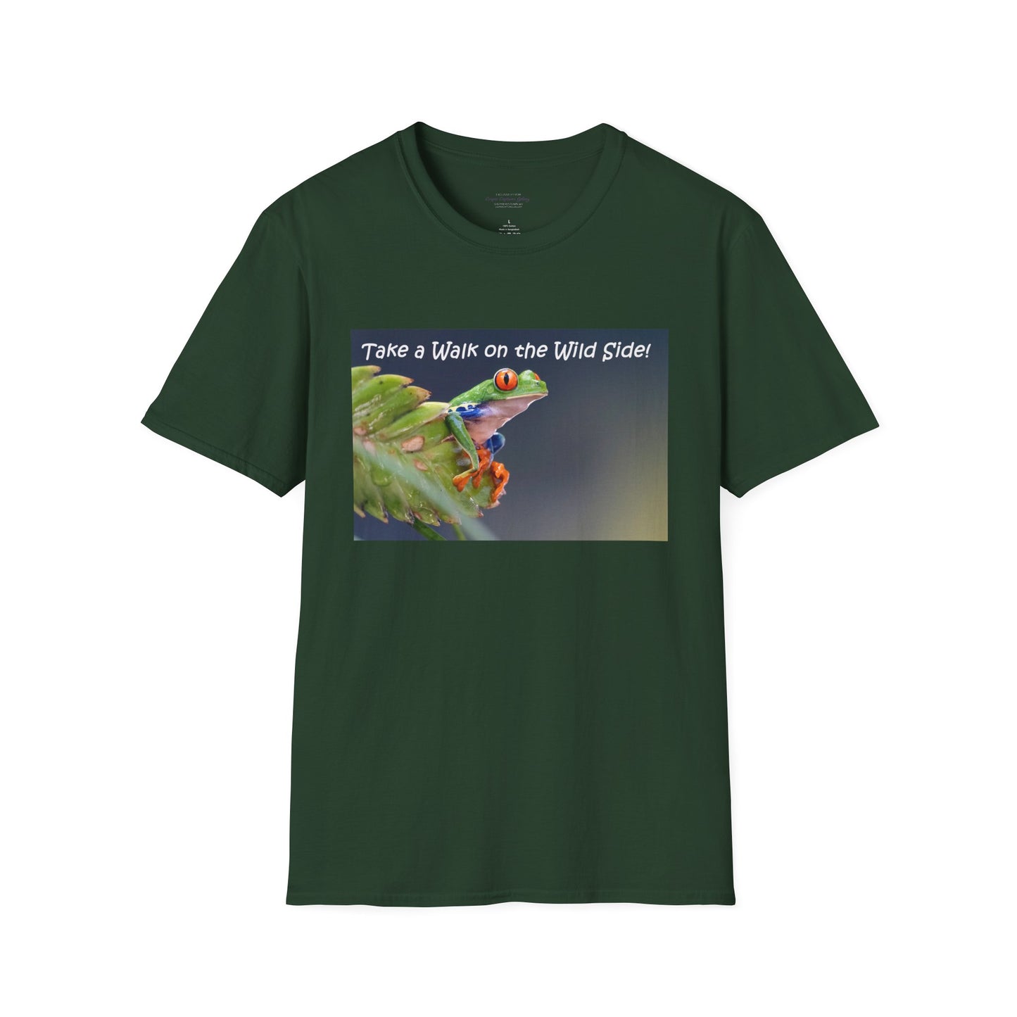Costa Rican Red-eyed tree frog on a leaf - T-shirt