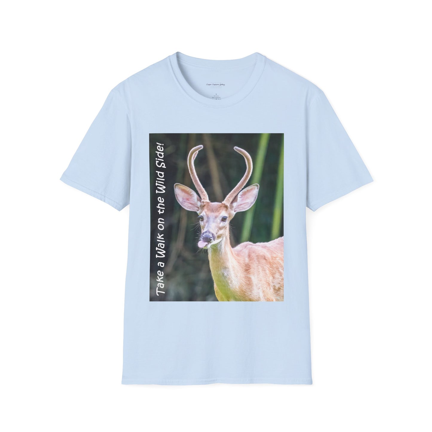 Funky-faced young deer buck - T-Shirt