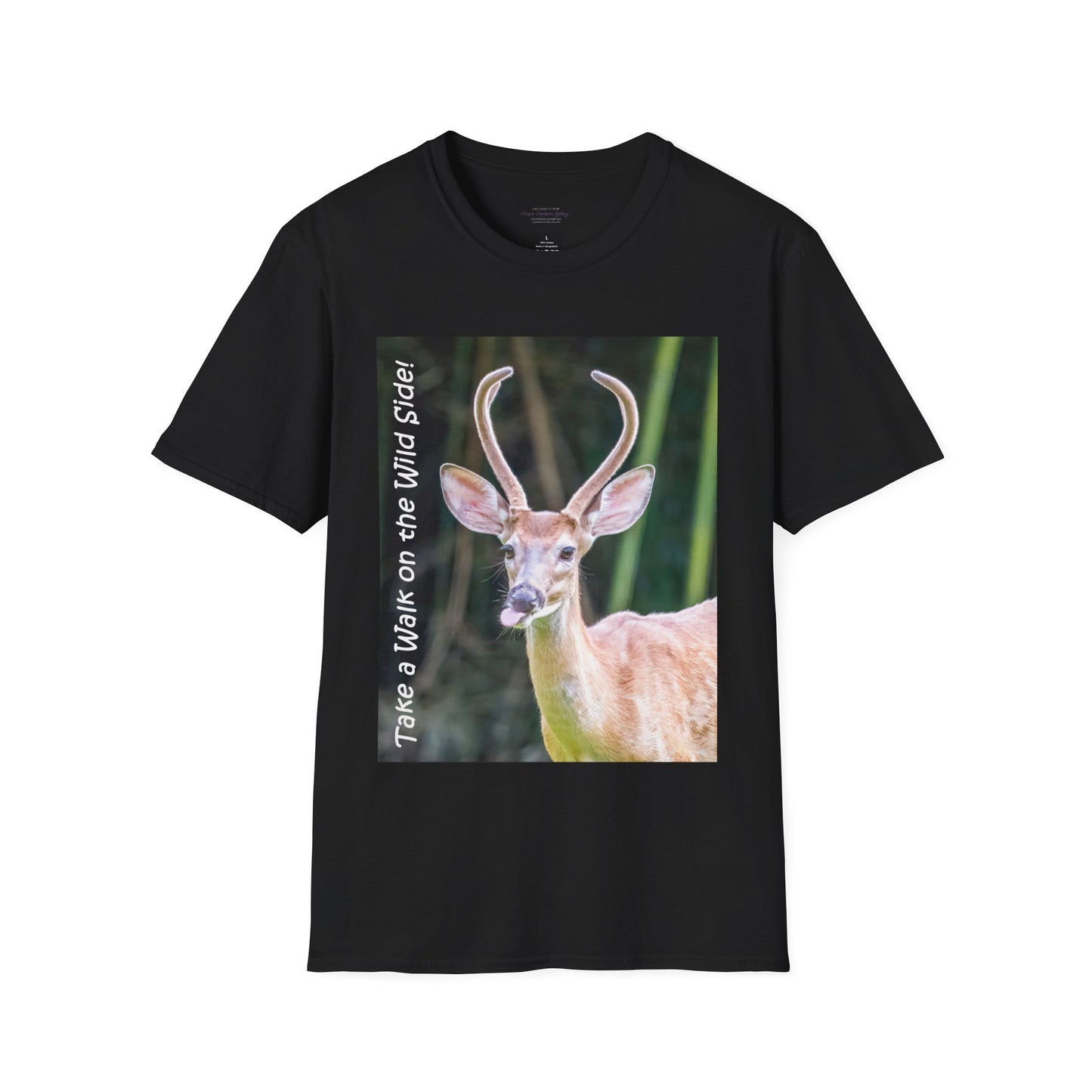 Funky-faced young deer buck - T-Shirt