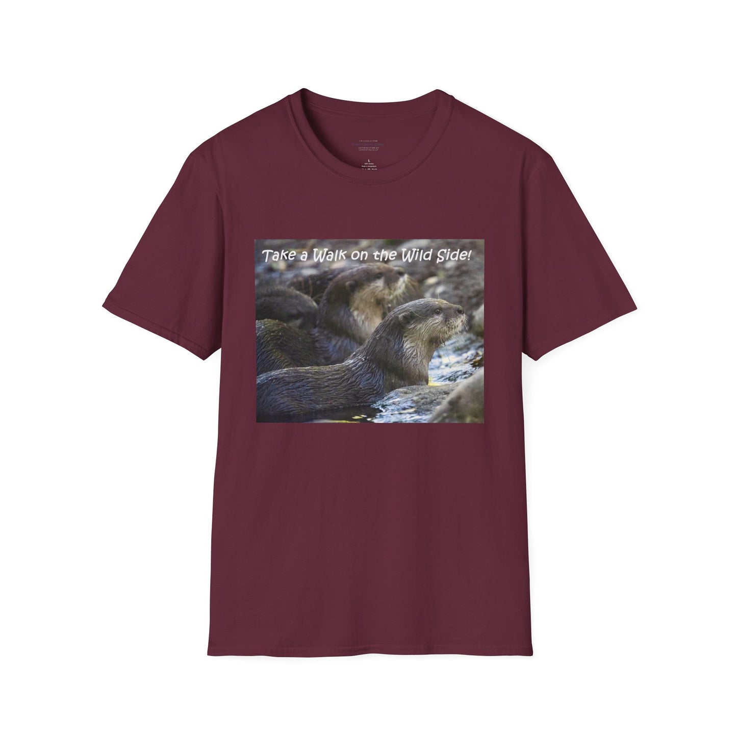 Curiously cute river otter - T-Shirt