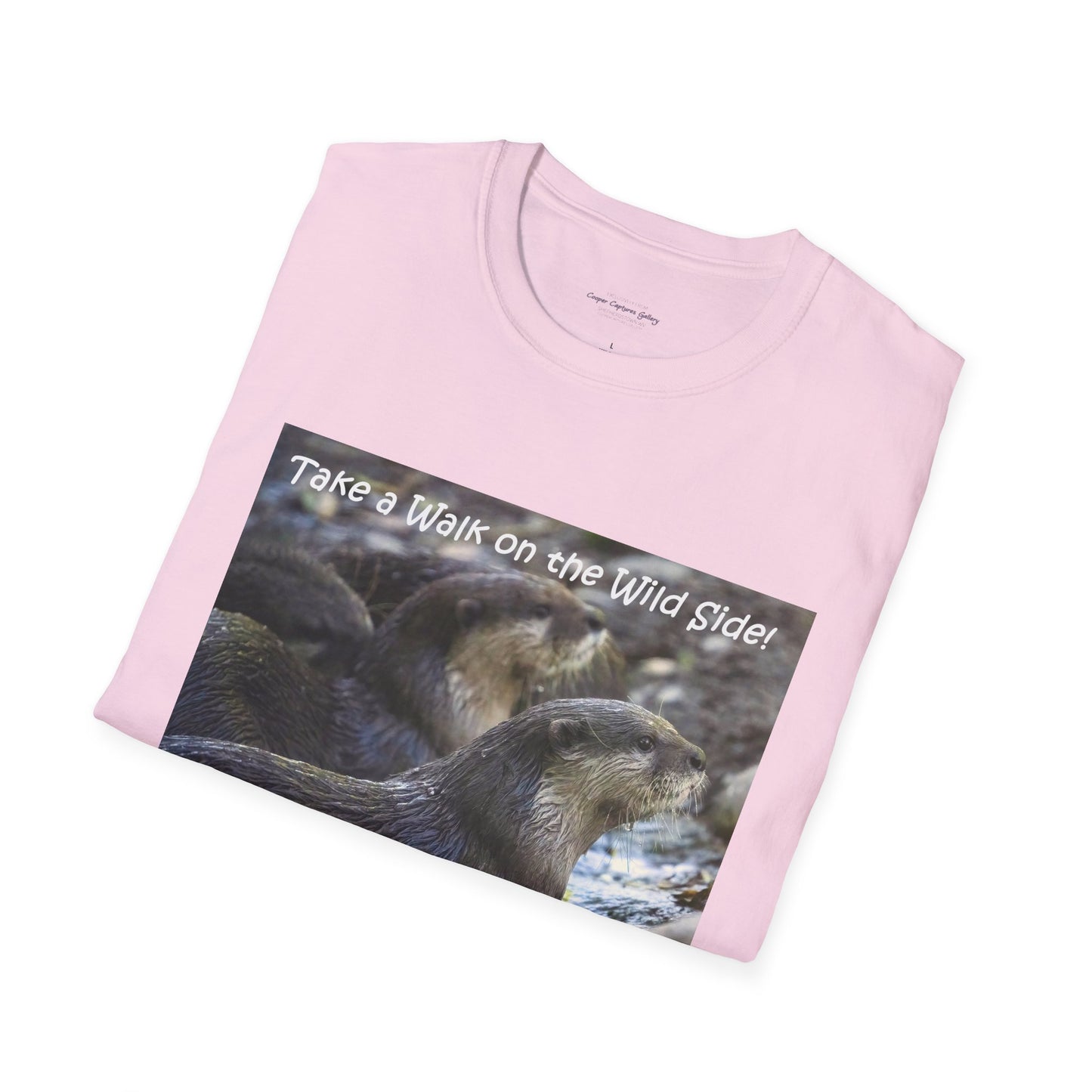 Curiously cute river otter - T-Shirt
