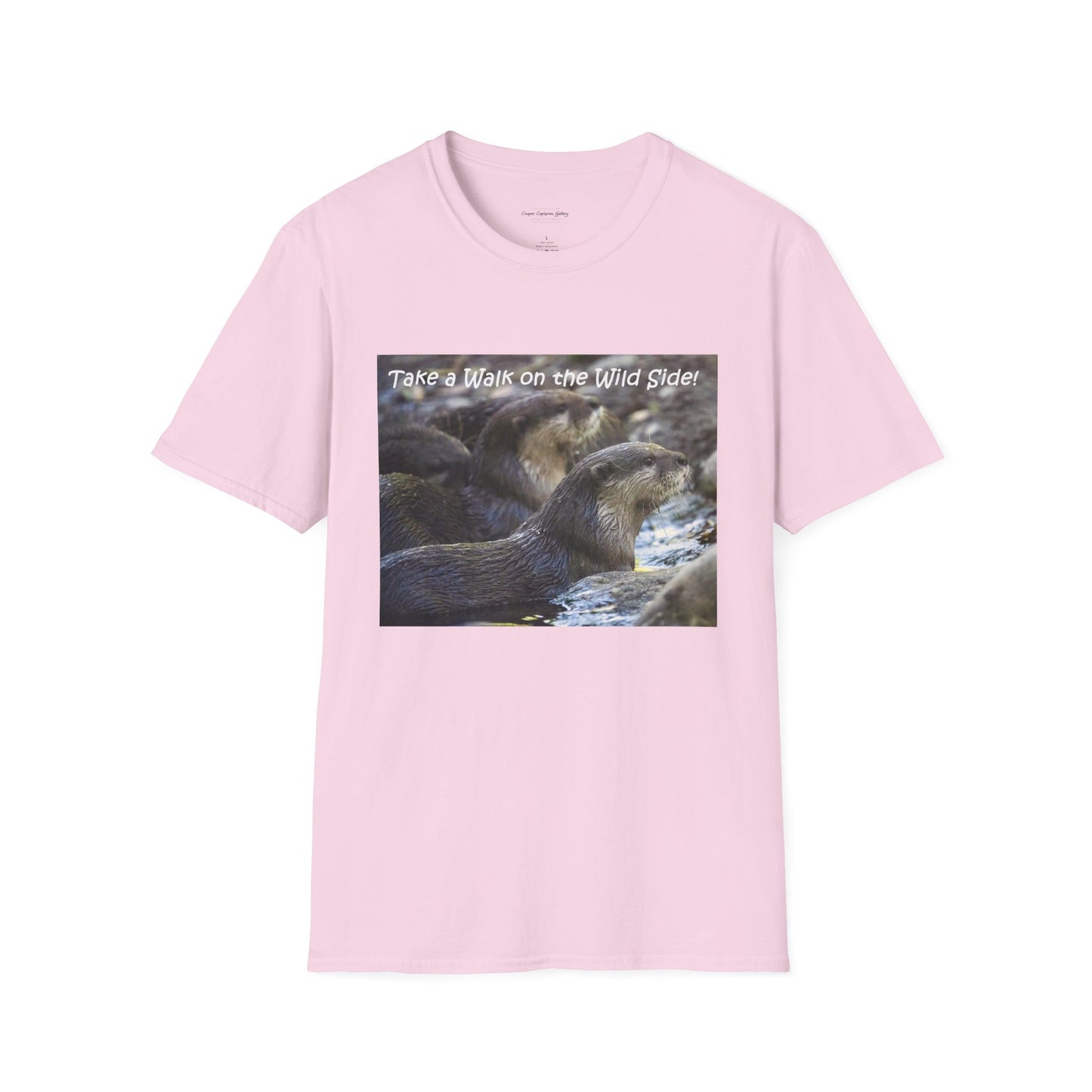 Curiously cute river otter - T-Shirt
