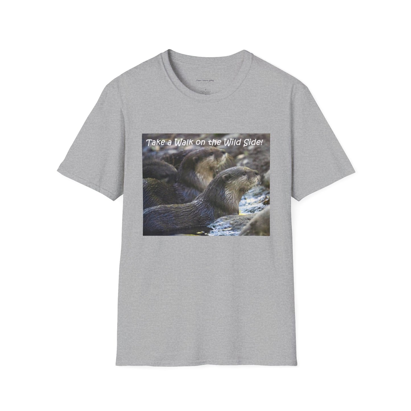Curiously cute river otter - T-Shirt