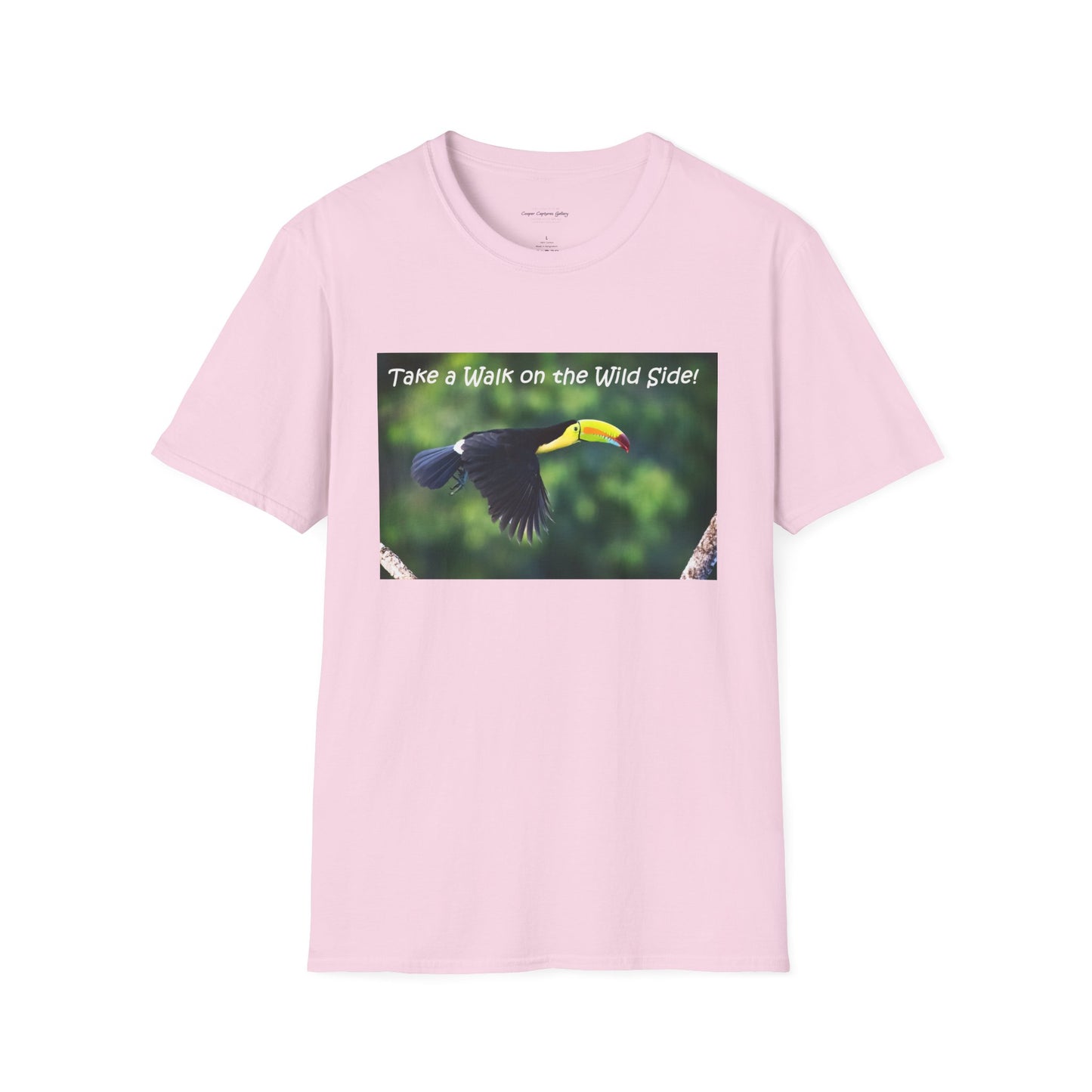 Costa Rican Keel-billed toucan in flight - T-shirt