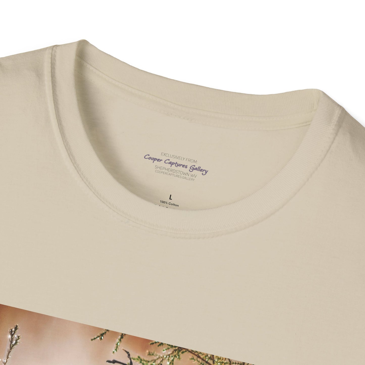 Sparrow sitting in an evergreen surrounded by snow - T-shirt