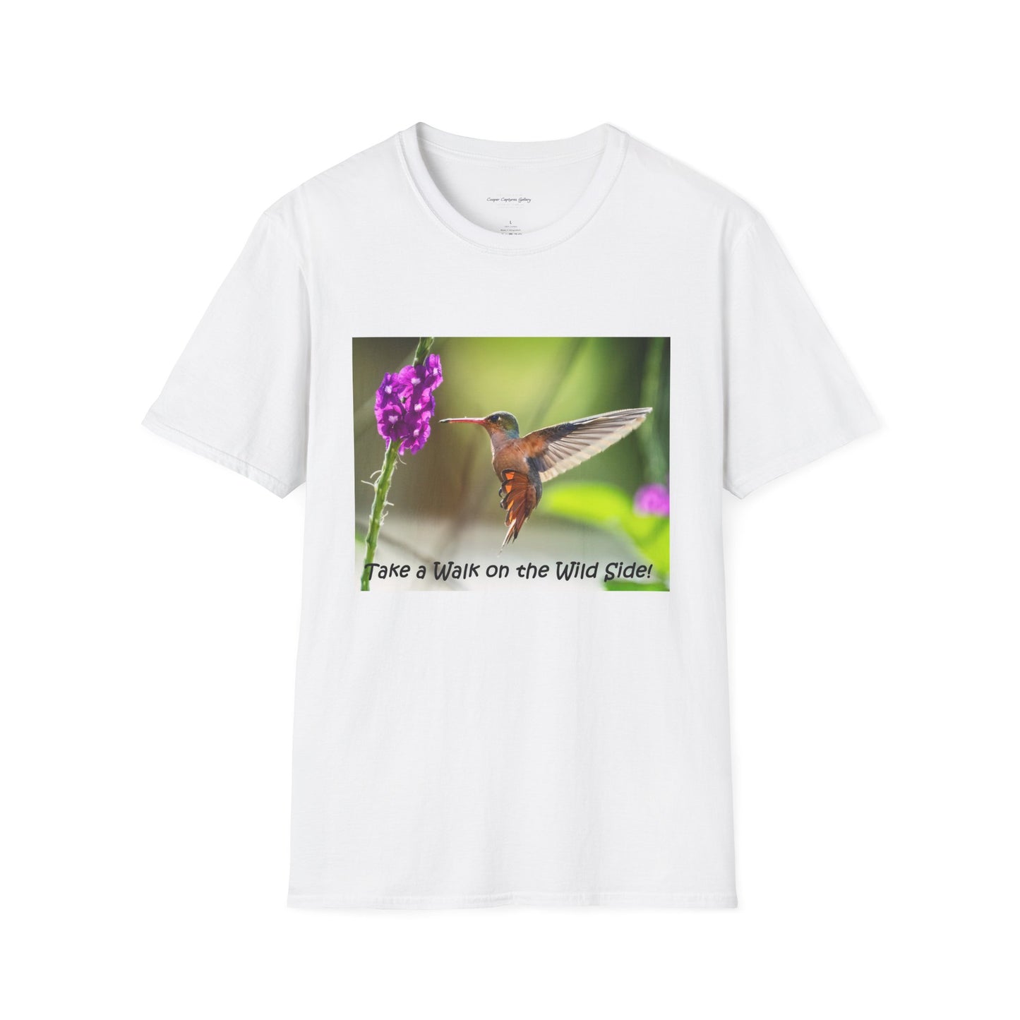 Costa Rican Rufous-tailed hummingbird in flight - T-shirt