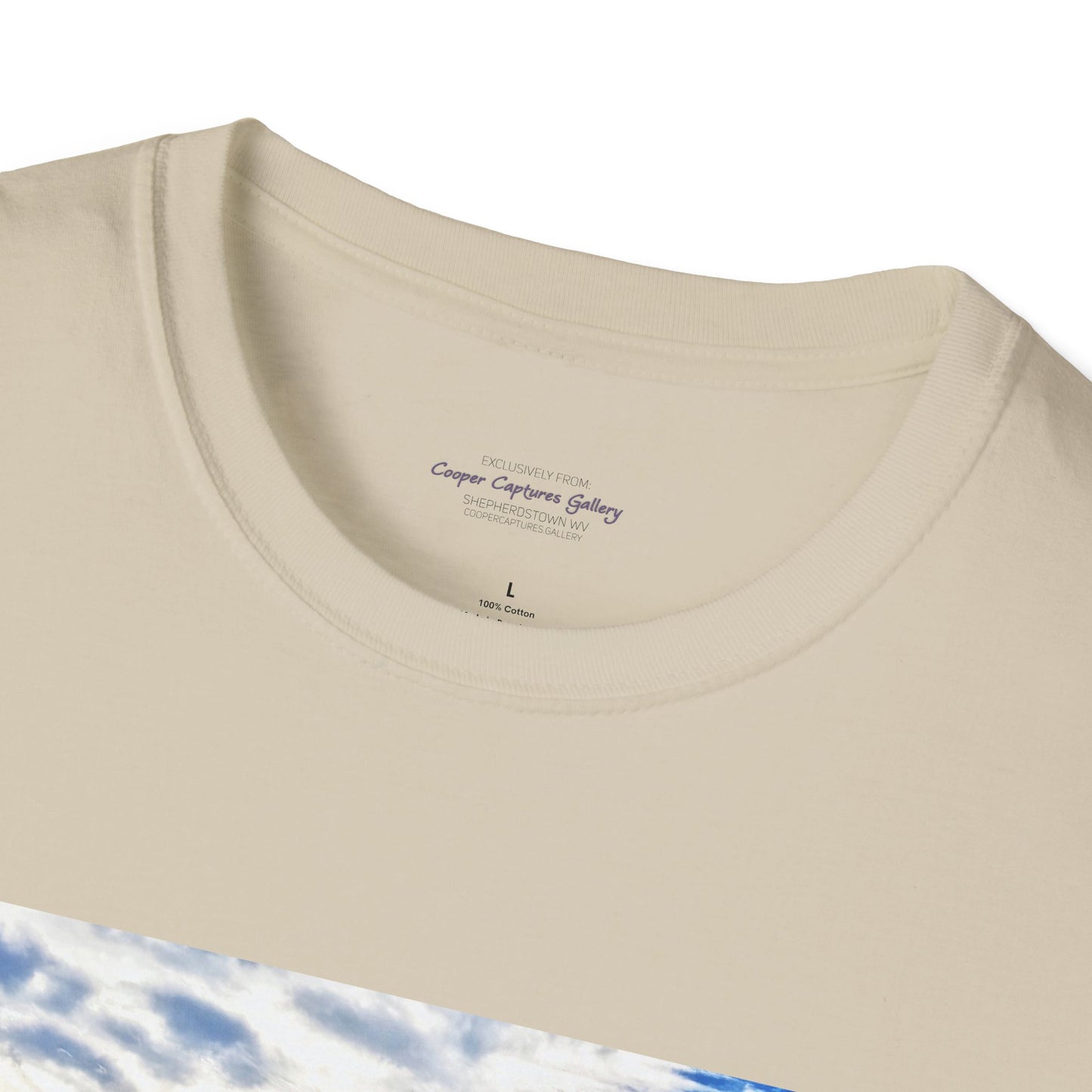 Sunrise sky in spring - T-Shirt