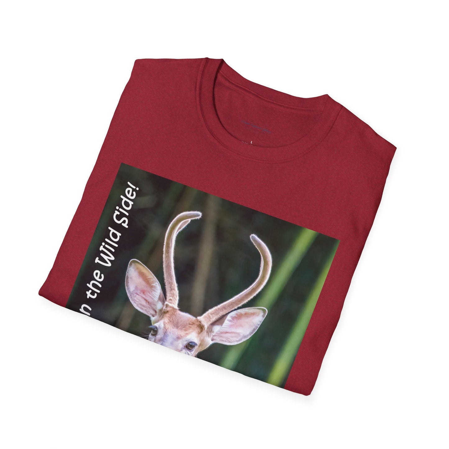Funky-faced young deer buck - T-Shirt