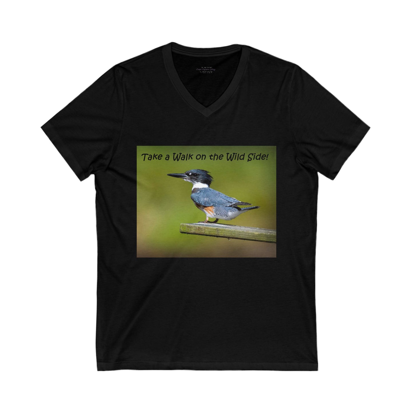Noble Kingfisher sits watching for prey - V-Neck Tee-shirt