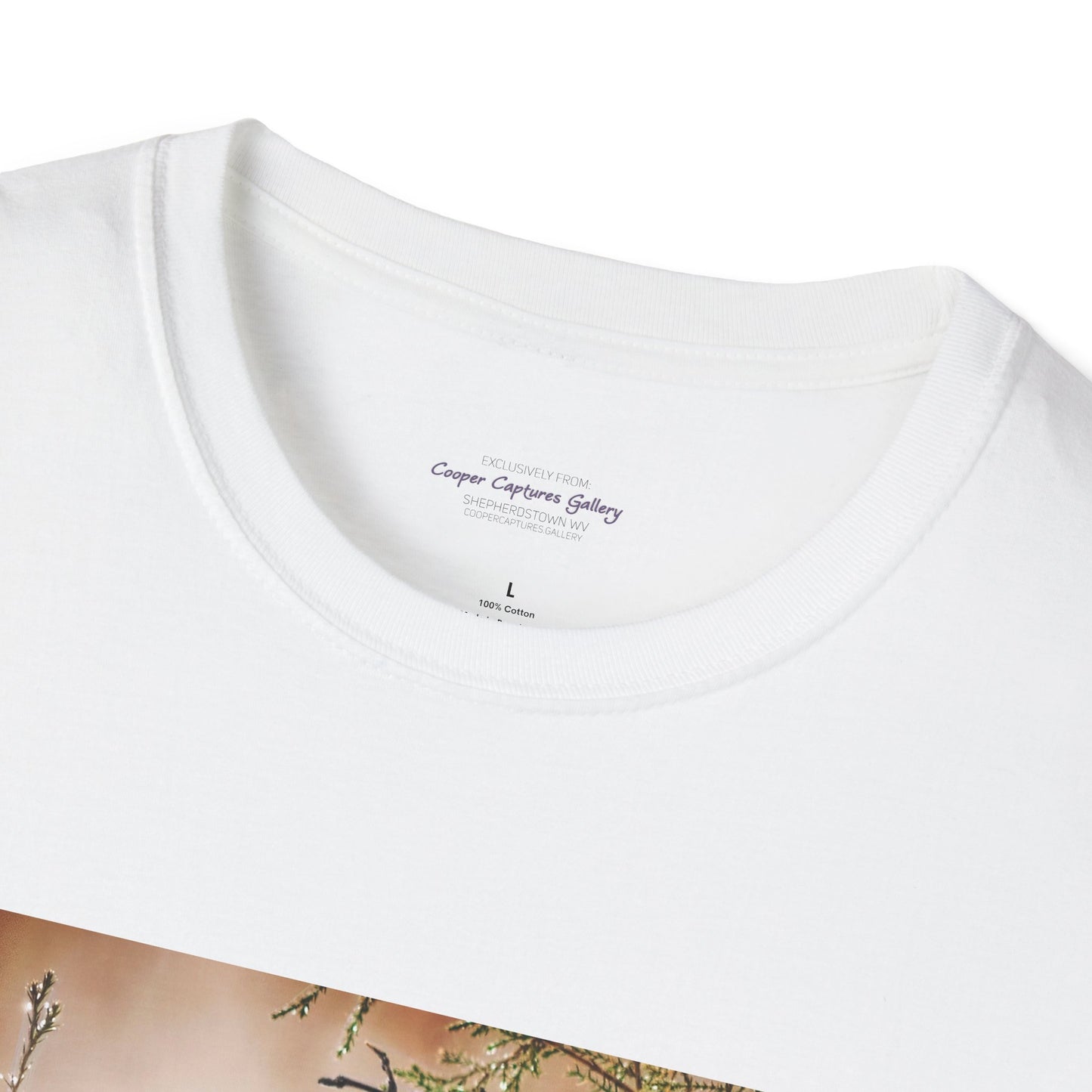 Sparrow sitting in an evergreen surrounded by snow - T-shirt