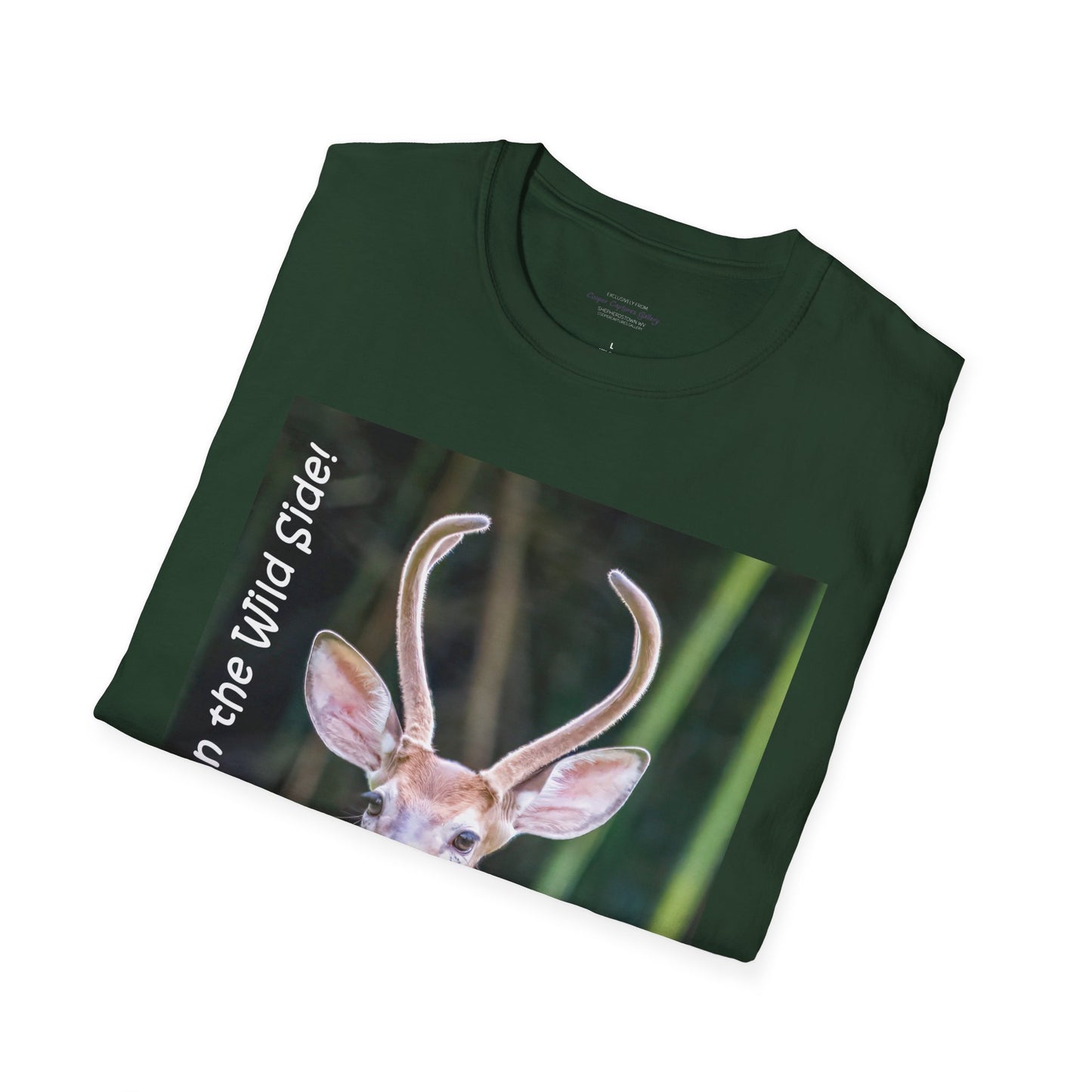 Funky-faced young deer buck - T-Shirt