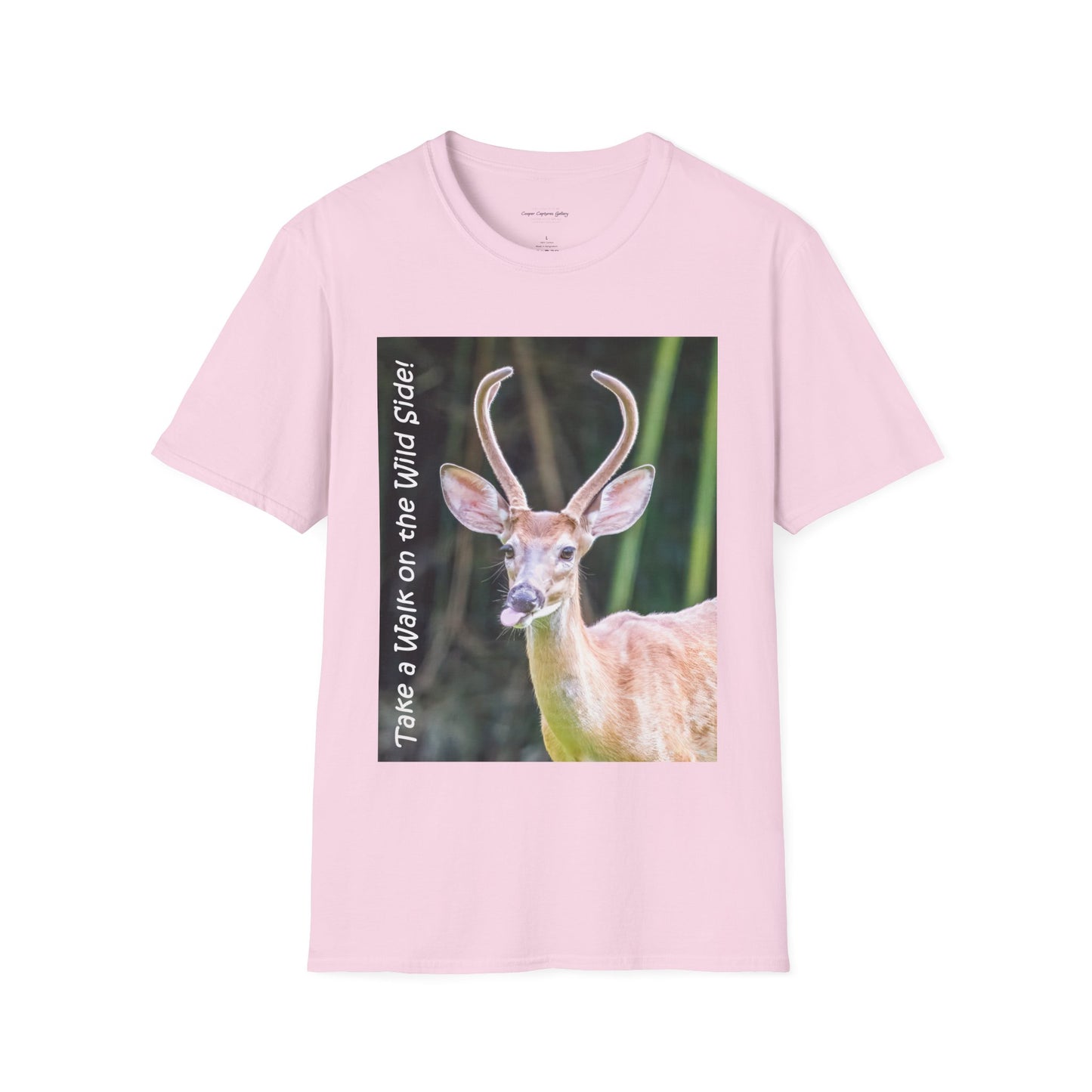 Funky-faced young deer buck - T-Shirt