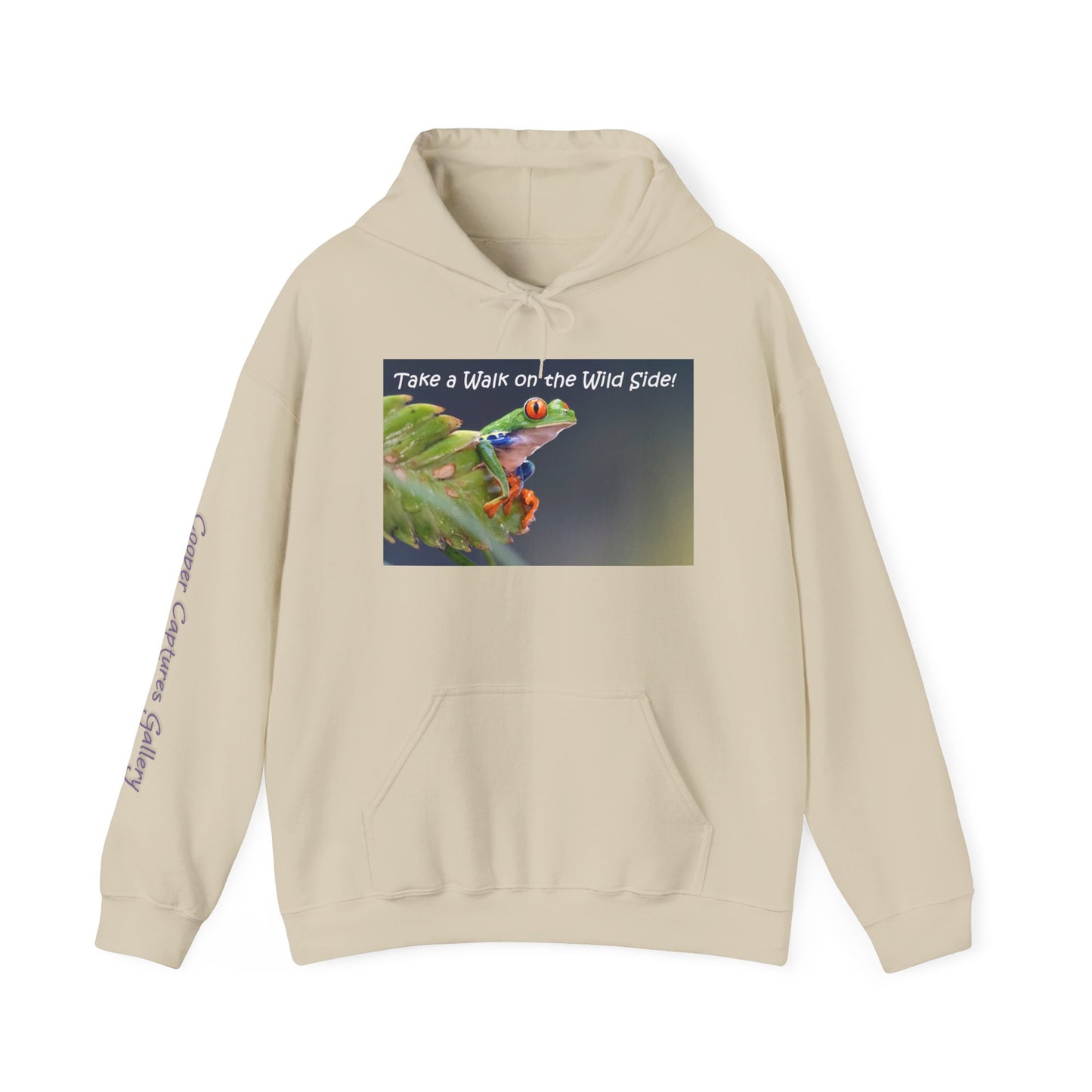 Costa Rican Red-Eyed Tree Frog in a leaf - Heavy Blend™ Hooded Sweatshirt
