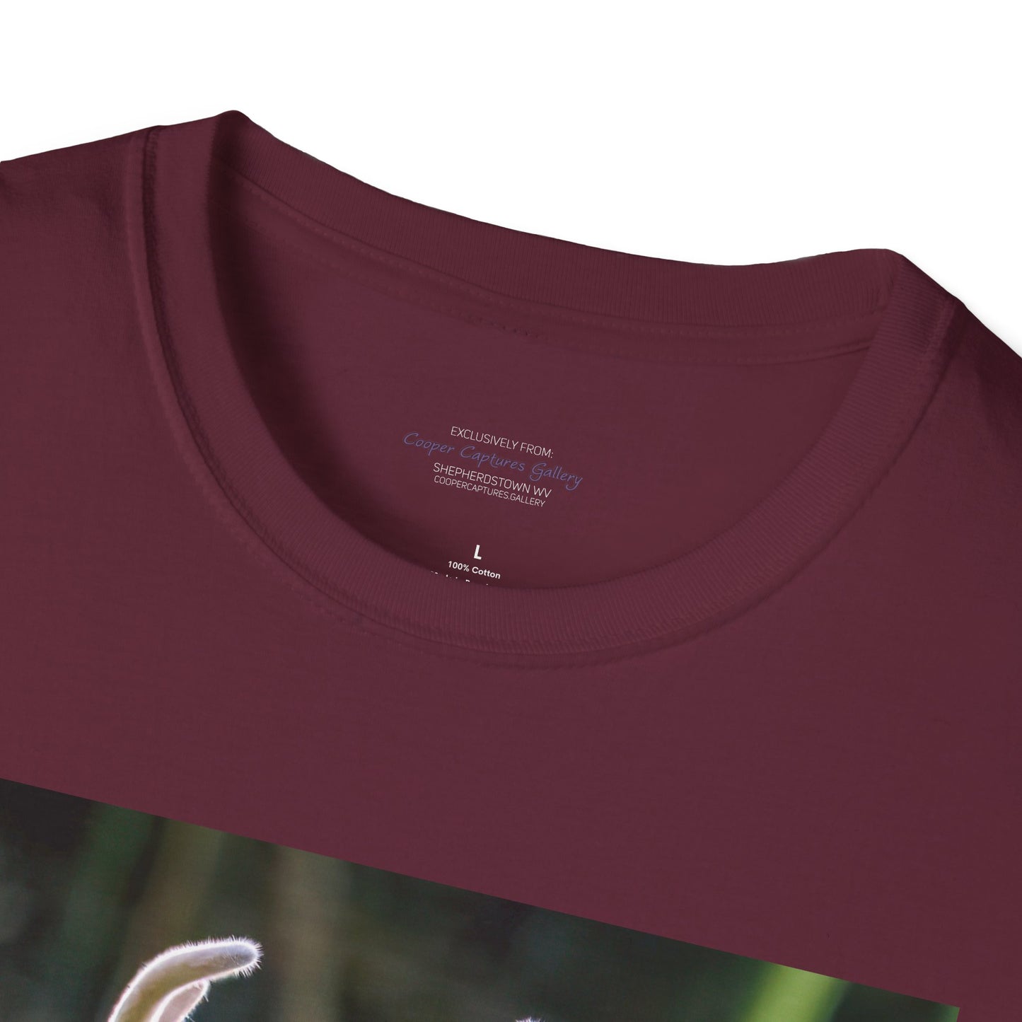 Funky-faced young deer buck - T-Shirt