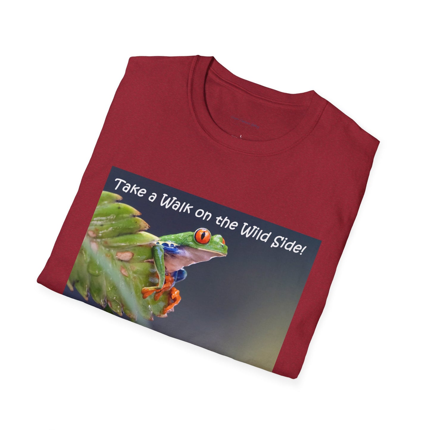 Costa Rican Red-eyed tree frog on a leaf - T-shirt