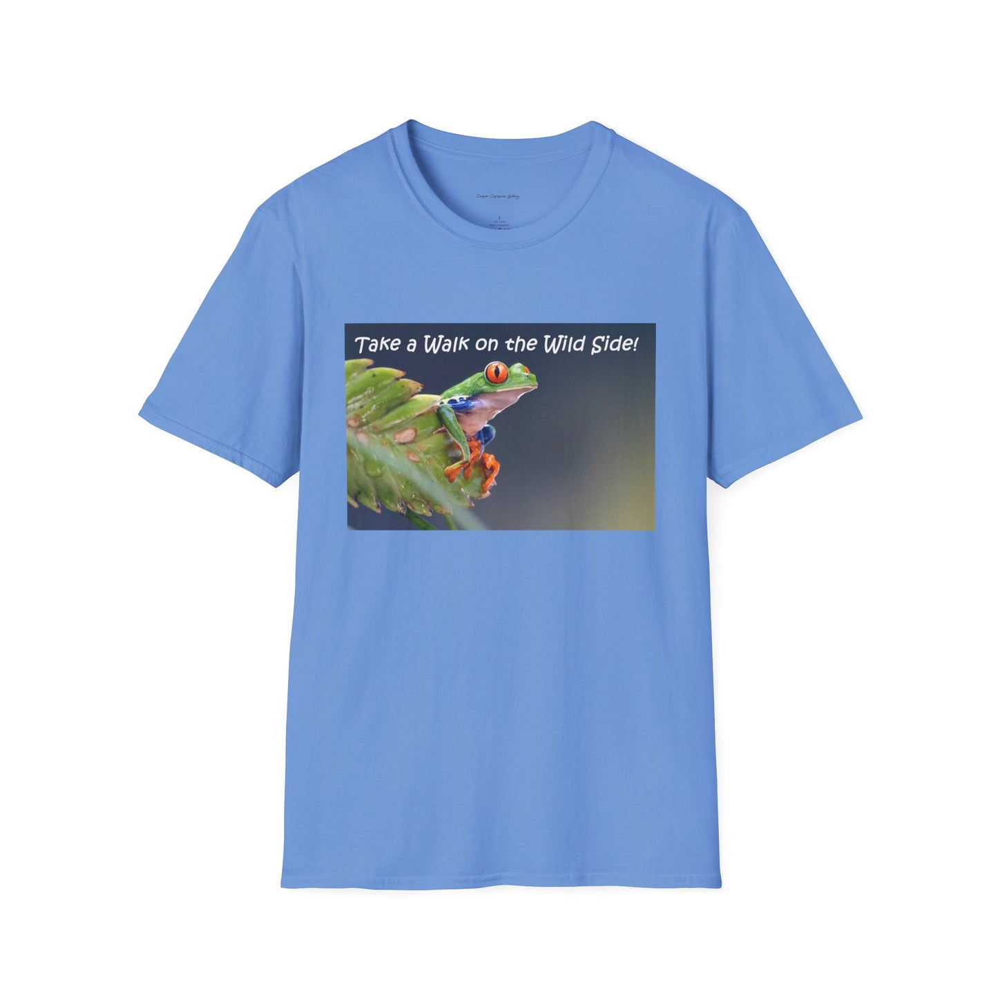 Costa Rican Red-eyed tree frog on a leaf - T-shirt