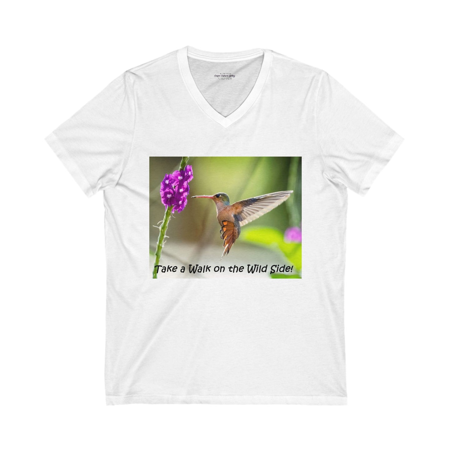 Costa Rican Rufous-Tailed Hummingbird sipping from a flower - V-Neck Tee-Shirt
