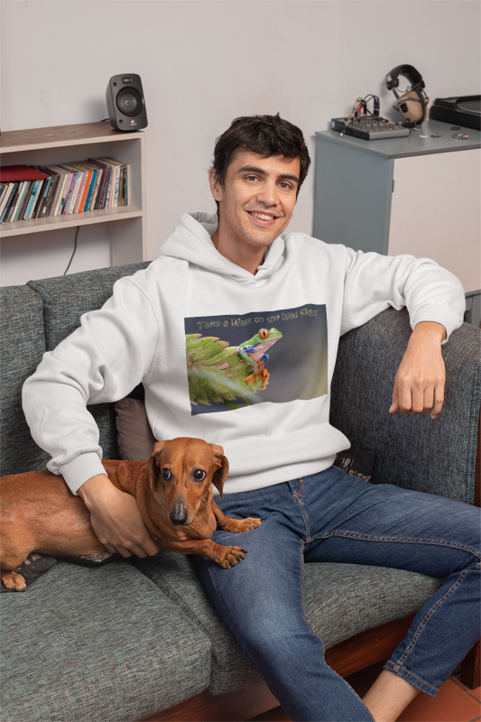 Costa Rican Red-Eyed Tree Frog in a leaf - Heavy Blend™ Hooded Sweatshirt