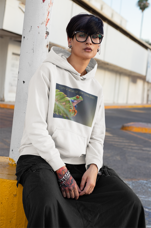 Costa Rican Red-Eyed Tree Frog in a leaf - Heavy Blend™ Hooded Sweatshirt