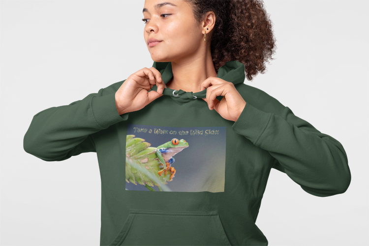 Costa Rican Red-Eyed Tree Frog in a leaf - Heavy Blend™ Hooded Sweatshirt