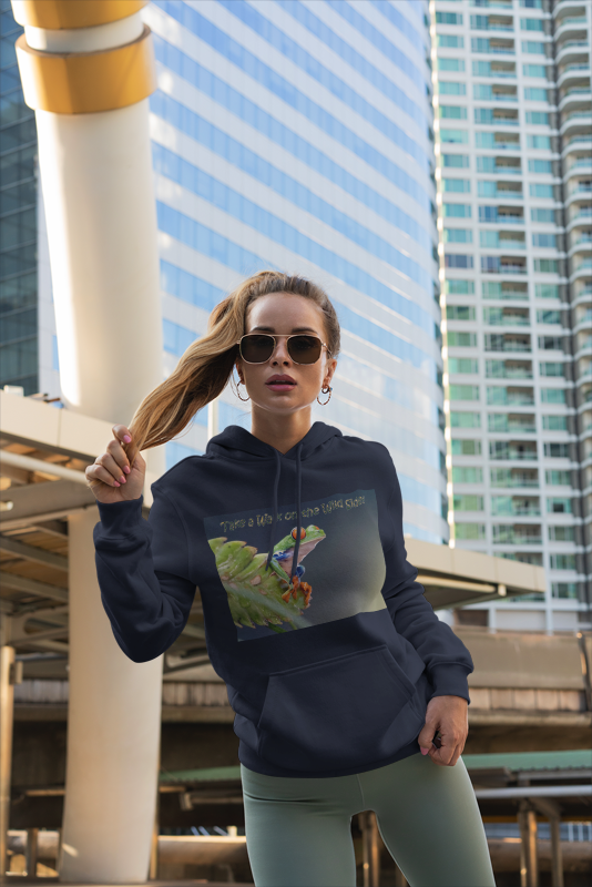 Costa Rican Red-Eyed Tree Frog in a leaf - Heavy Blend™ Hooded Sweatshirt