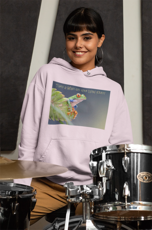 Costa Rican Red-Eyed Tree Frog in a leaf - Heavy Blend™ Hooded Sweatshirt