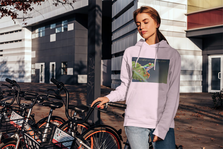 Costa Rican Red-Eyed Tree Frog in a leaf - Heavy Blend™ Hooded Sweatshirt