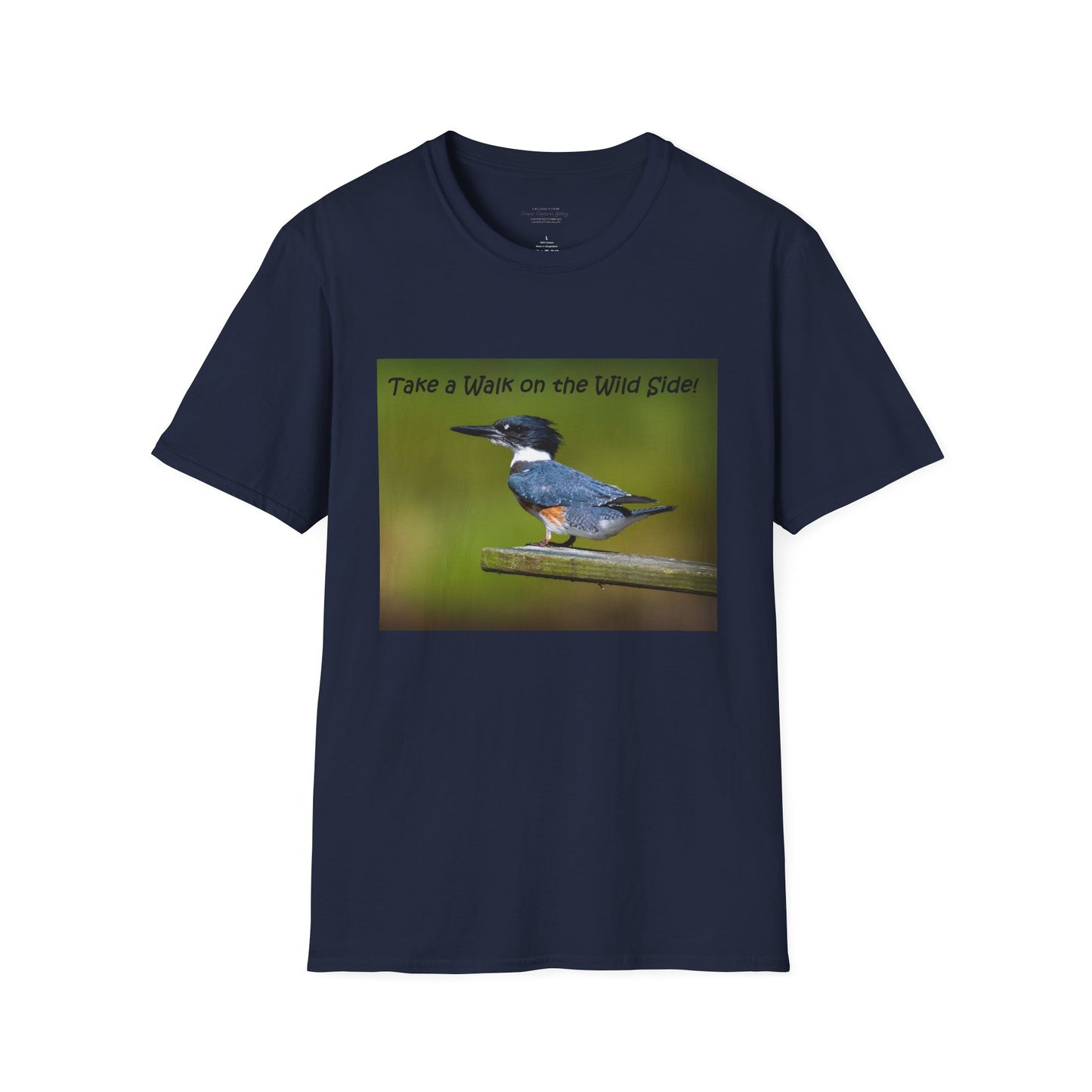 Noble Kingfisher sits watching for prey - T-shirt