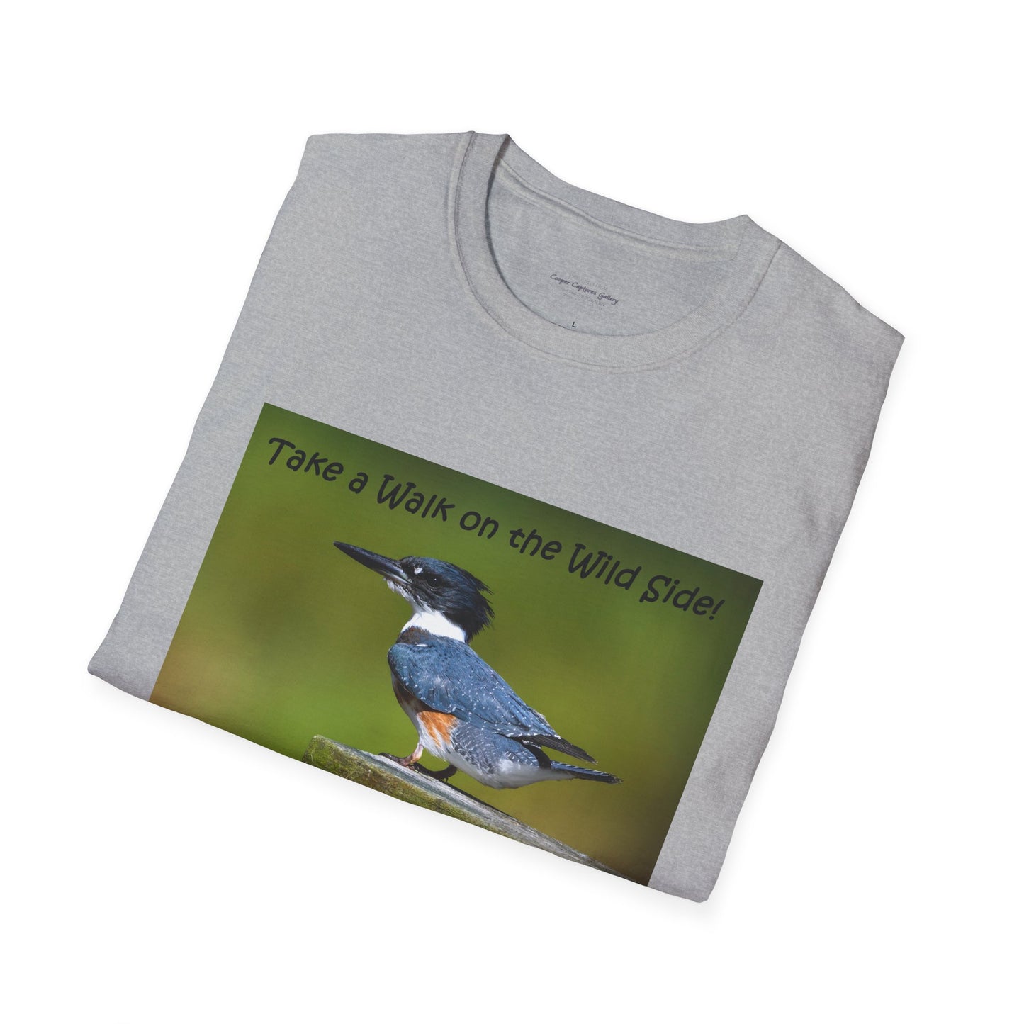 Noble Kingfisher sits watching for prey - T-shirt