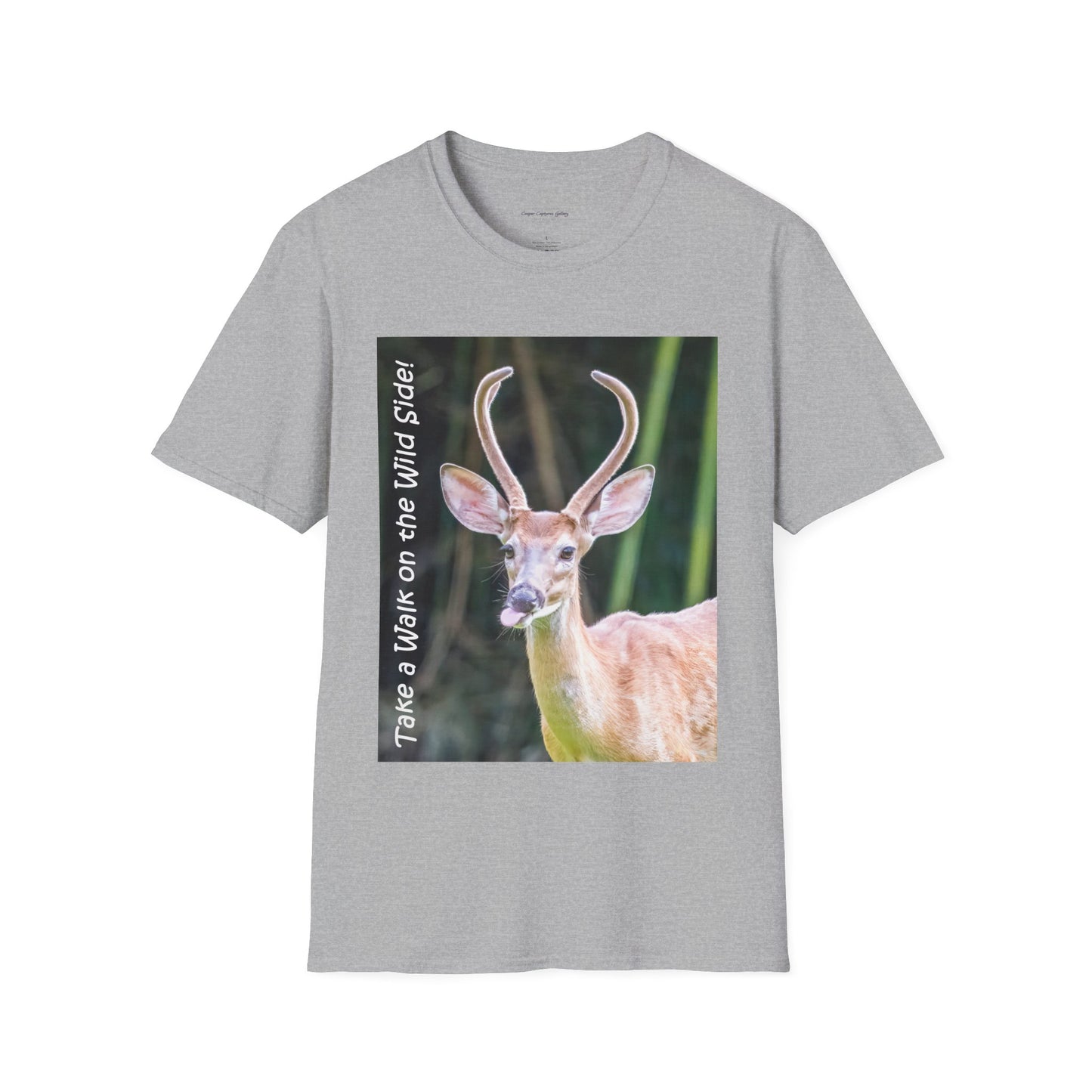 Funky-faced young deer buck - T-Shirt