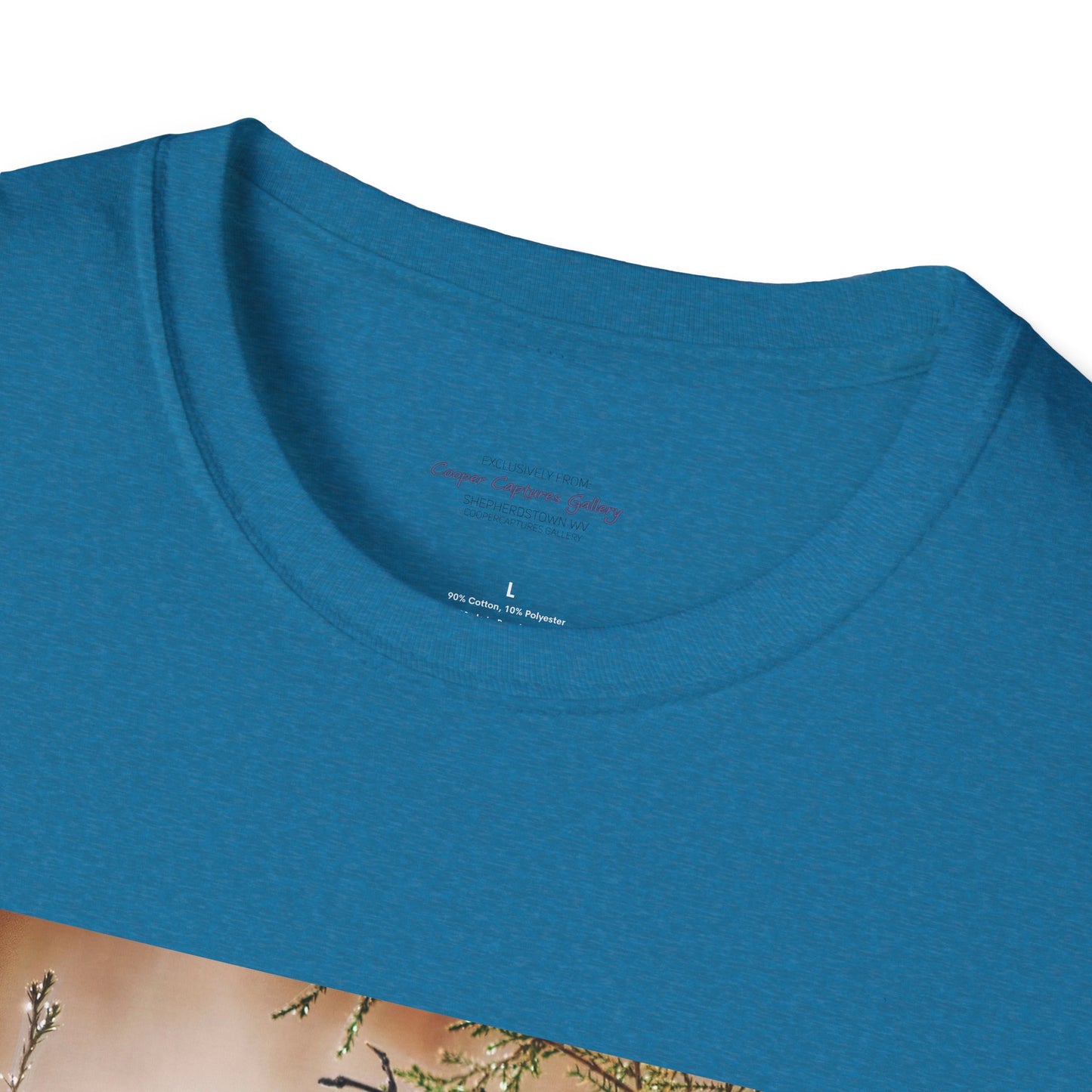 Sparrow sitting in an evergreen surrounded by snow - T-shirt