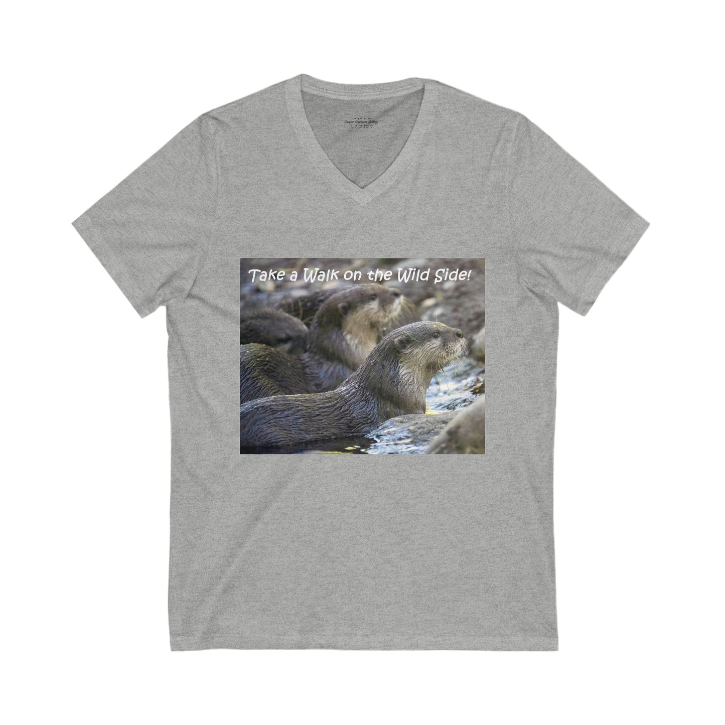 Curiously cute river otter - T-Shirt